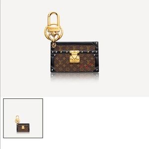 Very gently used LOUIS VUITTON key chain